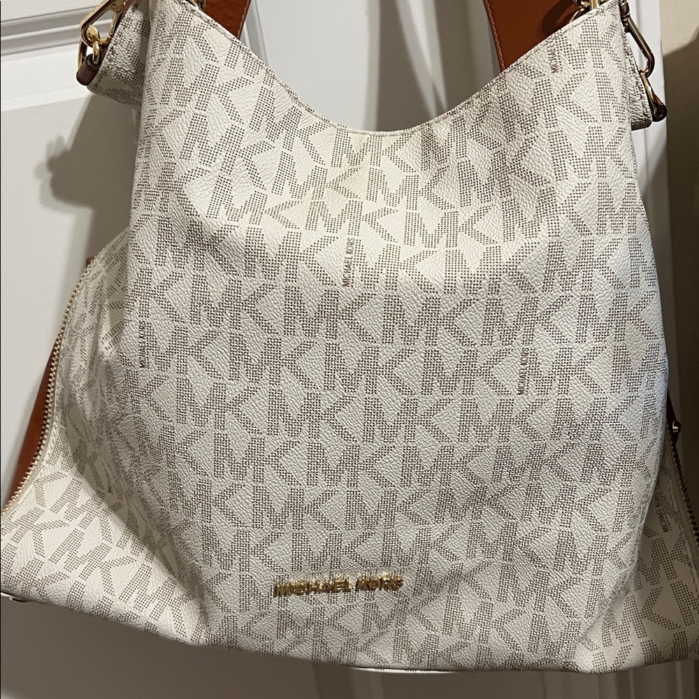 Cream and cognac color bag in GUC - Picture 2 of 9